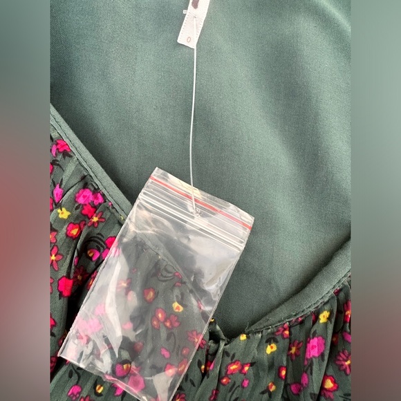 Free people long sleeve dress with floral print. Dark green. - Picture 5 of 13